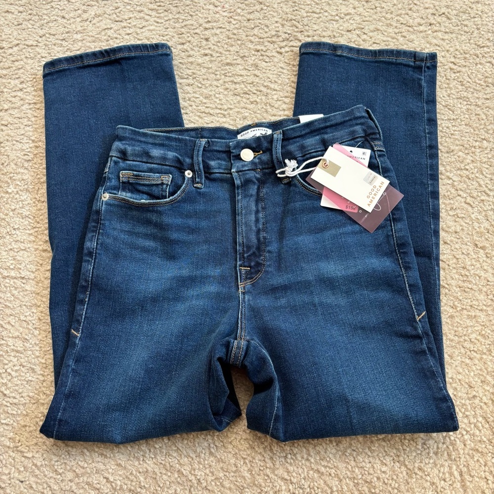 Good American - DOLLY JOLEANS PETITE STRAIGHT JEANS - Picture 4 of 5